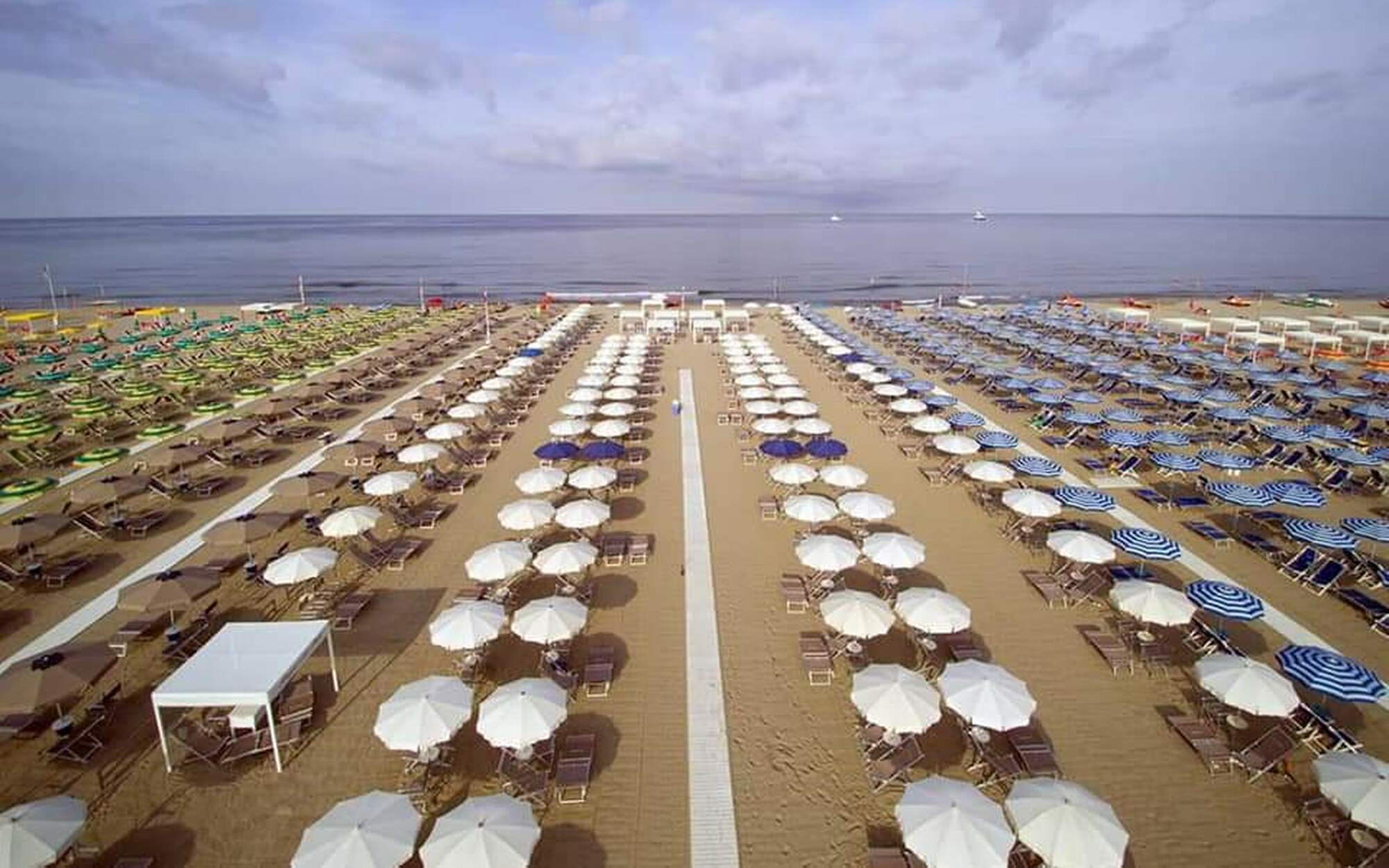 hoteltahiti it mare-viareggio-hotel-tahiti-le-nostre-spiagge-convenzionate-sul-mare-della-toscana 005