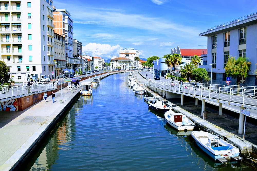 lungomare e molo di viareggio