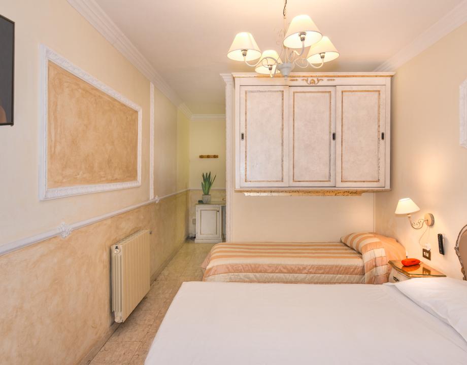 hoteltahiti it camere-viareggio 048